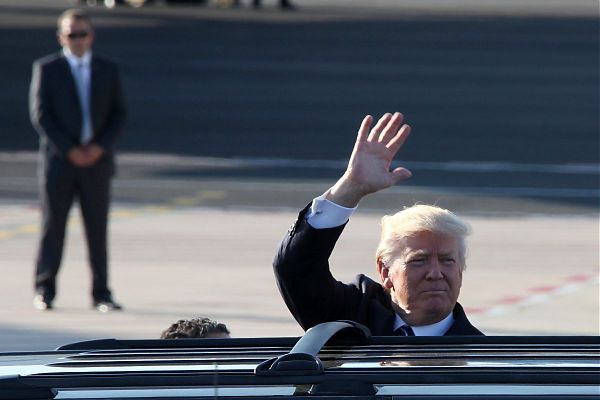 TRUMP “CONTE UOMO DI TALENTO, SPERO RIMANGA PREMIER”