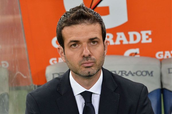 IRAN, PROBLEMI IN AEROPORTO PER STRAMACCIONI MA ESTEGHLAL MINIMIZZA