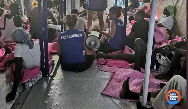 MARE JONIO, VIA LIBERA ALLO SBARCO DI 31 MIGRANTI