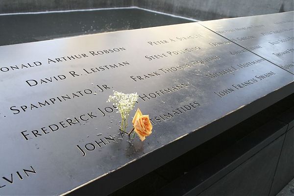 18 ANNI FA L’11 SETTEMBRE, NEW YORK SI PREPARA AL RICORDO
