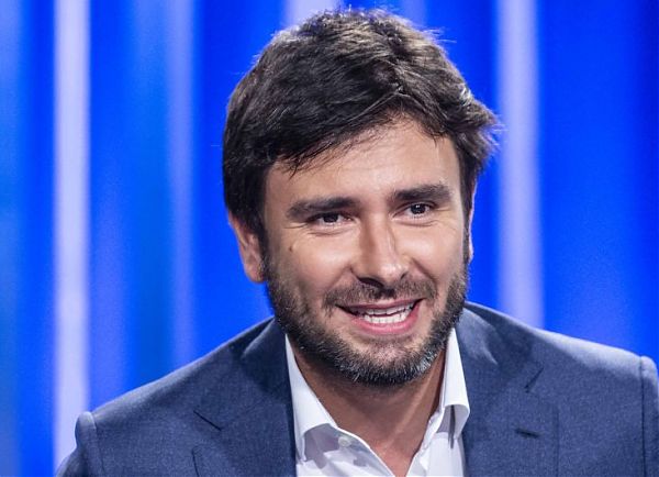 DI BATTISTA “GOVERNO? SONO SCETTICO, CONOSCO IL PD”