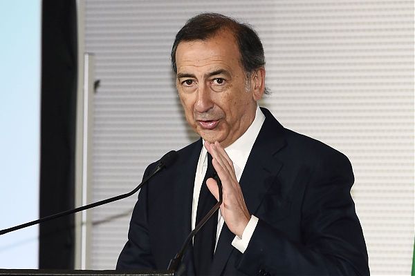 SALA “DISPONIBILI A CEDERE SAN SIRO A INTER E MILAN”