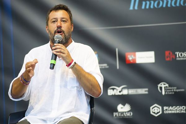 TRE AGENTI INDAGATI PER MOTO D’ACQUA, SALVINI “PRENDETEVELA CON ME”