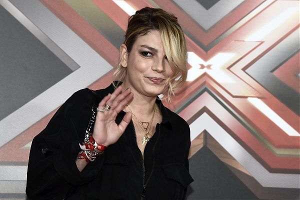 MUSICA, EMMA MARRONE “MI FERMO PER UN PROBLEMA DI SALUTE, TORNERÒ”