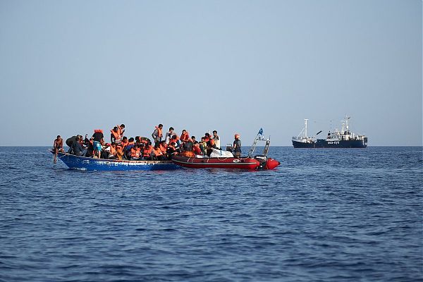 A POZZALLO 47 MIGRANTI, 44 SOCCORSI DA ALAN KURDI