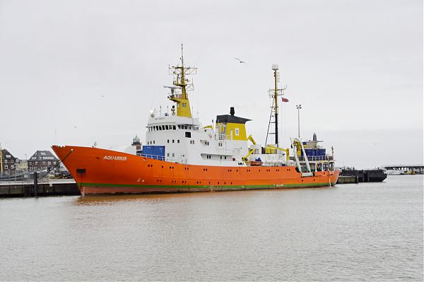 SPAGNA ACCOGLIE LA NAVE AQUARIUS