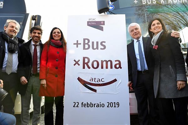 ROMA, IN SERVIZIO I PRIMI 38 BUS A NOLEGGIO