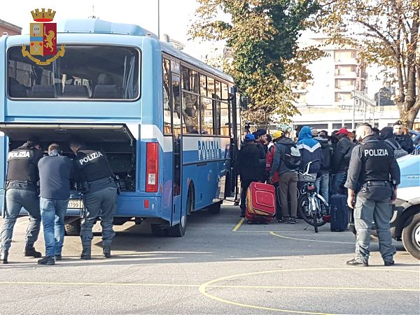 SGOMBERATO PRESIDIO BAOBAB, SALVINI ESULTA