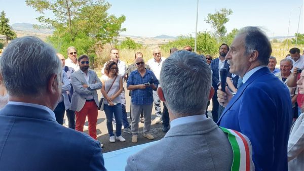 IL PRESIDENTE BARDI A FILIANO PER CONSEGNA ALLOGGI ATER