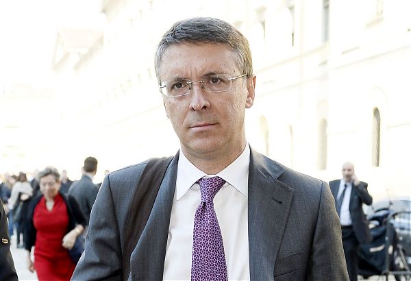 ANAC, CANTONE “NON MI DIMETTO”