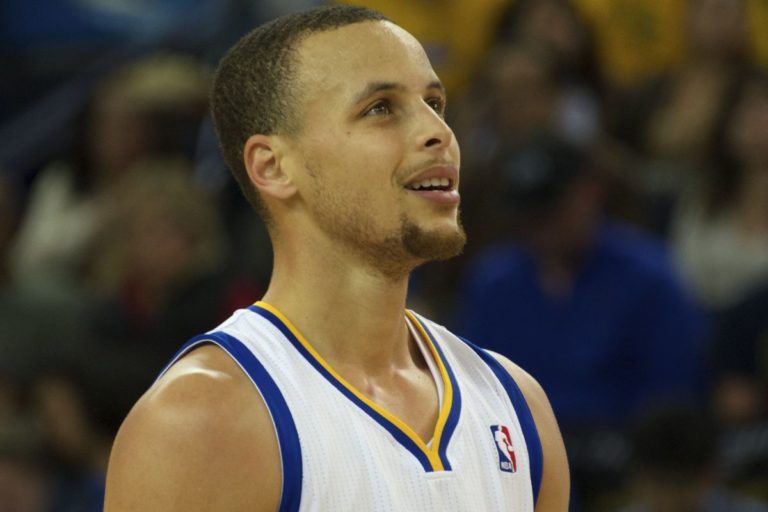 SHOW CURRY CONTRO CAVS, GOLDEN STATE VOLA SUL 2-0