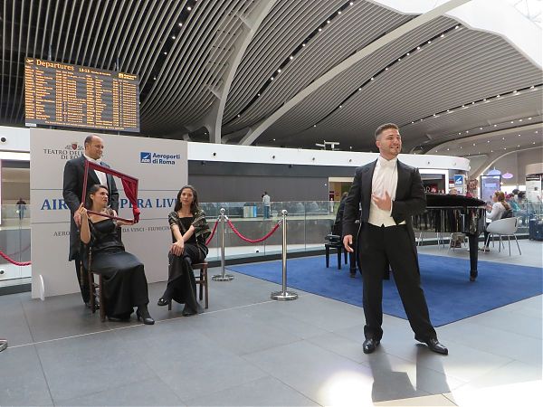 “AIRPORT OPERA LIVE” INCANTA PASSEGGERI FIUMICINO