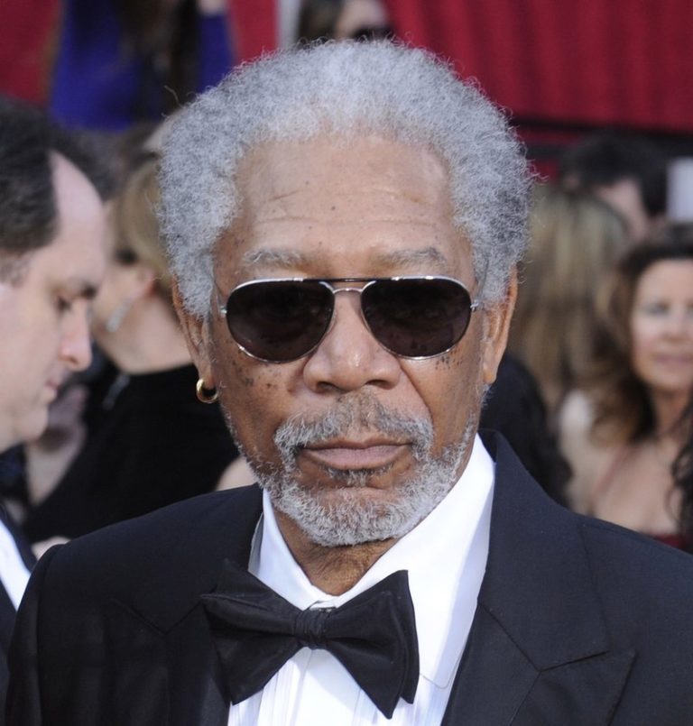 MOLESTIE, MORGAN FREEMAN RESPINGE LE ACCUSE