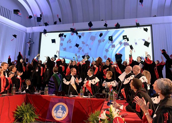 UNIVERSITÀ CATTOLICA, PRIMI MEDICI IN LINGUA INGLESE