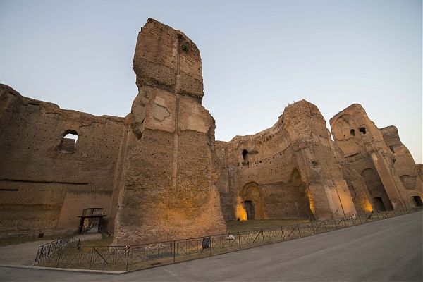 STOP AL FAST FOOD ALLE TERME DI CARACALLA