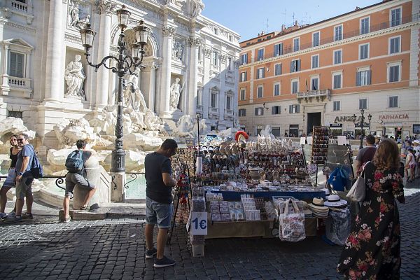 VIA LE BANCARELLE DAL CENTRO STORICO DI ROMA