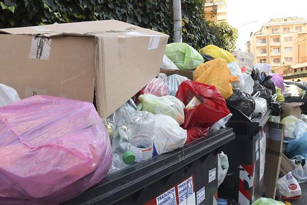 RIFIUTI, AMA “ENTRO NATALE STOP A EMERGENZA”