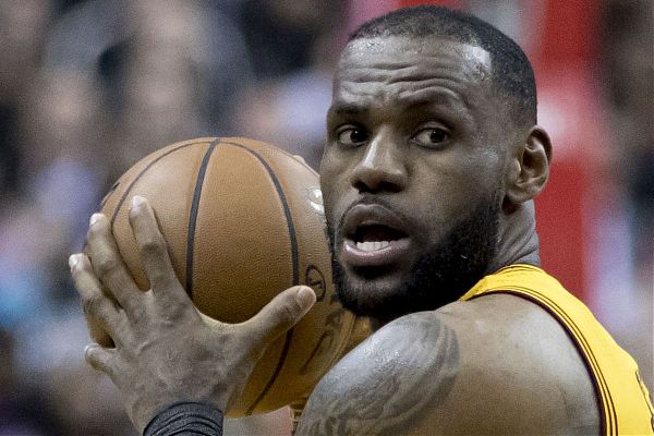 LeBron_James_GLB_181112-2