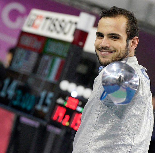 A SEUL CURATOLI SI FERMA AI PIEDI DEL PODIO