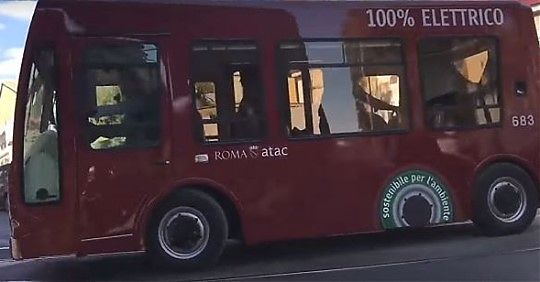 ROMA, TORNANO I MINIBUS ELETTRICI IN CENTRO