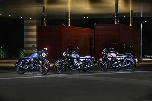 Moto-Guzzi-V7-III-Stone-Night-Pack