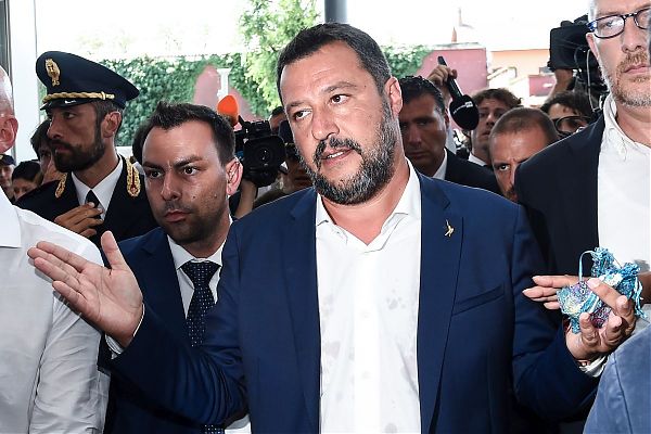 SALVINI CHIUDE A FORZA ITALIA