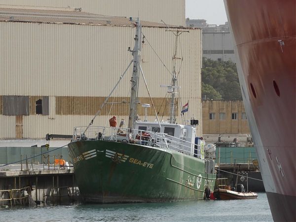SVOLTA PER I 49 MIGRANTI AL LARGO DI MALTA