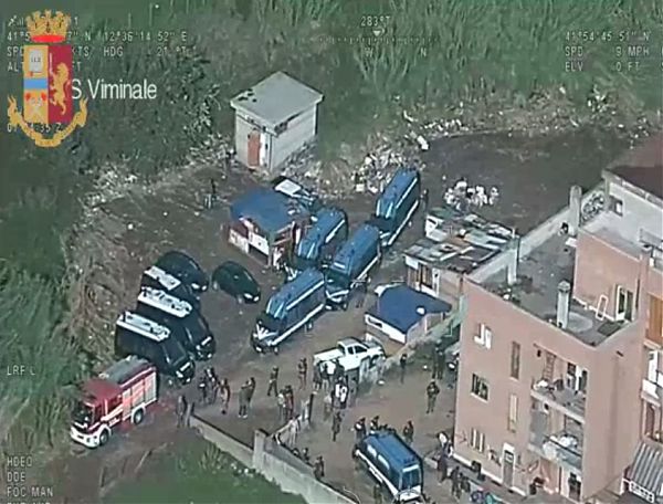 ROMA, SGOMBERATO IMMOBILE IN VIA COSTI