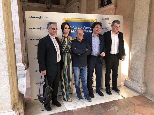 SU SKY “SEI IN UN PAESE MERAVIGLIOSO”