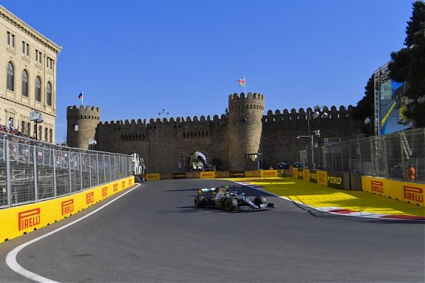 ISOLA “IN GARA A BAKU TEMPERATURE PIU’ ALTE WEEK END”