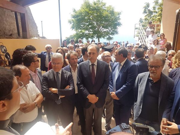 SANITÀ, BARDI E LEONE INAUGURANO HOSPICE A VIGGIANO