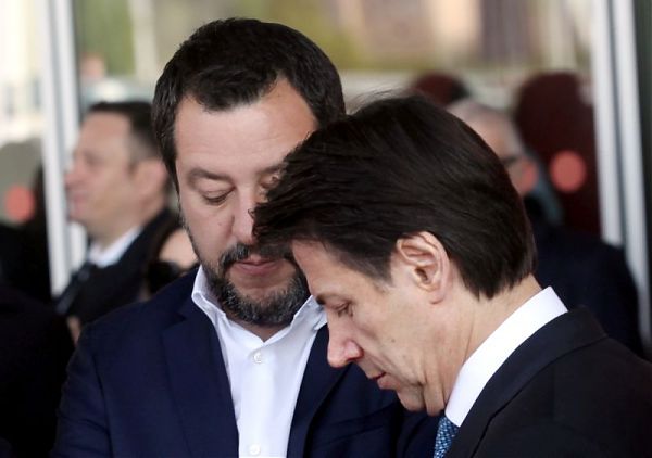 SALVINI APRE AI 5 STELLE “OK TAGLIO PARLAMENTARI”