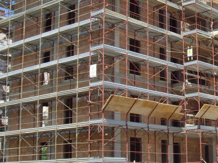 AD APRILE PRODUZIONE COSTRUZIONI +2.5%