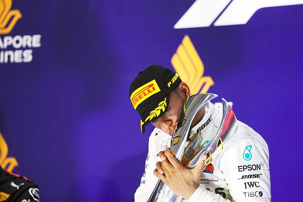 GP SINGAPORE. VINCE HAMILTON CON STRATEGIA HYPERSOFT-SOFT