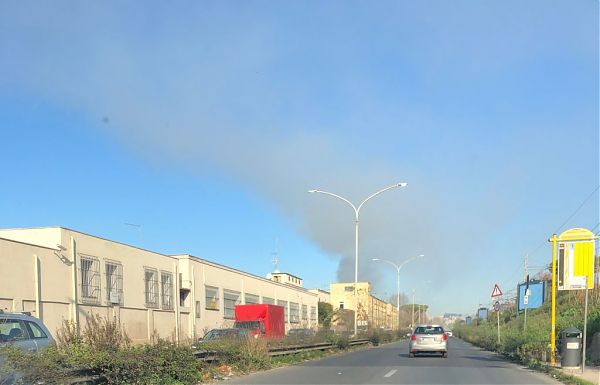 ROMA, INCENDIO IN STABILIMENTO TMB SALARIO