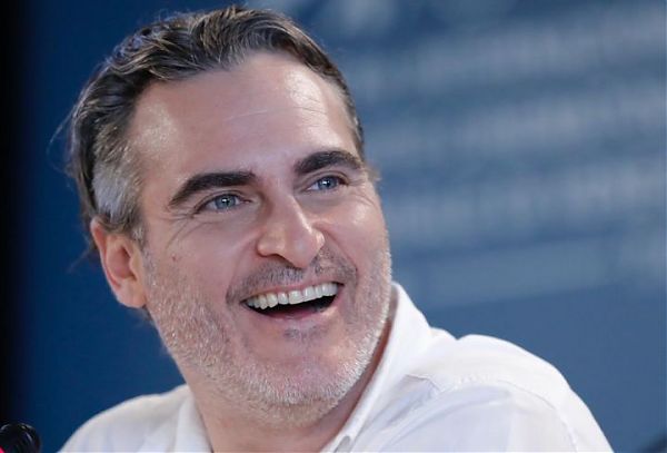 VENEZIA APPLAUDE JOAQUIN PHOENIX E IL SUO “JOKER”