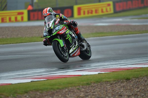 A DONINGTON REA VINCE CON I PIRELLI DIABLO RAIN