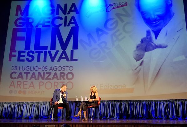 OLIVER STONE “SERVE AUTONOMIA PENSIERO”