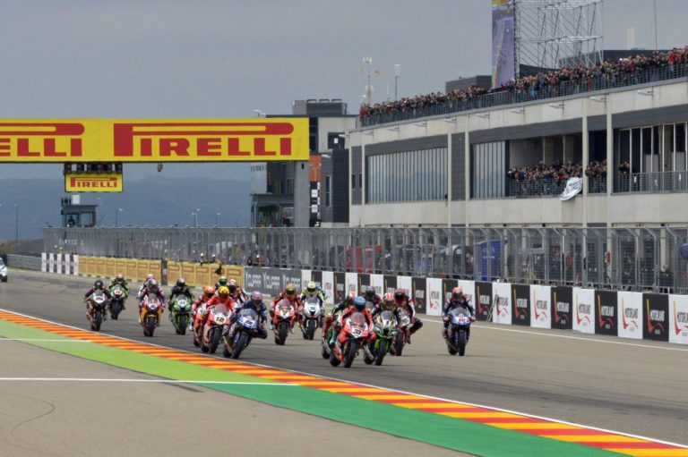 GP ARAGON. GARA 1 VA A REA DAVANTI A DAVIES E FORÉS
