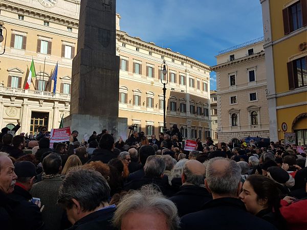 PD: “MAGGIORANZA CALPESTA COSTITUZIONE”