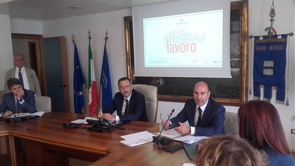 PUBBLICATI DUE AVVISI PER GIOVANI E DISABILI ED OVER 35