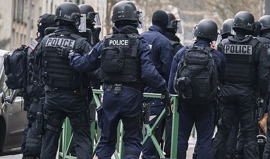 ACCOLTELLAMENTI A LIONE, UN MORTO E NOVE FERITI