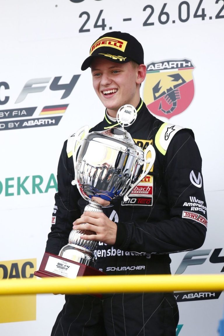 MICK SCHUMACHER PILOTA FERRARI DRIVER ACADEMY