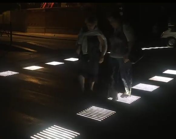 ROMA, LUCI A LED NELLE STRISCE PEDONALI