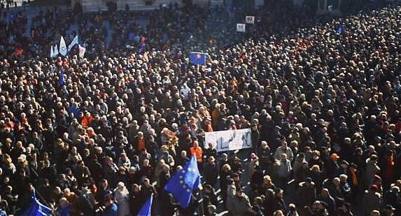 TAV, MIGLIAIA IN PIAZZA A TORINO PER DIRE SI’