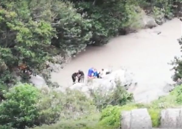 PIENA TORRENTE TRAVOLGE ESCURSIONISTI, 10 MORTI IN CALABRIA