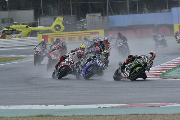REA VINCE GARA 1 SUL BAGNATO A MISANO, PILOTI CON SCR1