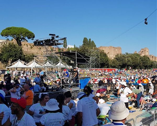 70 MILA GIOVANI AL CIRCO MASSIMO PER IL PAPA