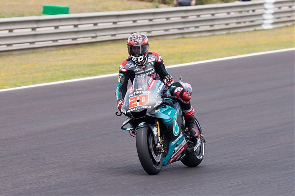 LE YAMAHA DETTANO IL PASSO IN THAILANDIA, PAURA PER MARQUEZ