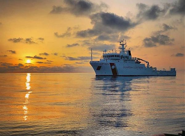 NAUFRAGIO A LAMPEDUSA, RECUPERATI 22 MIGRANTI E 2 CADAVERI
